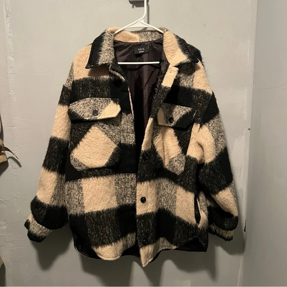 Vici Black and Tan Shacket Size Medium - Picture 2 of 2